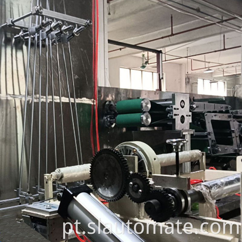 Sheet folding machine